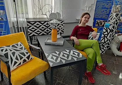 Желтый плащ для манекена без головы