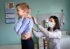 Почему детей прививают китайской вакциной и стоит ли делать прививку? 
Мнением делится бобруйский врач-педиатр