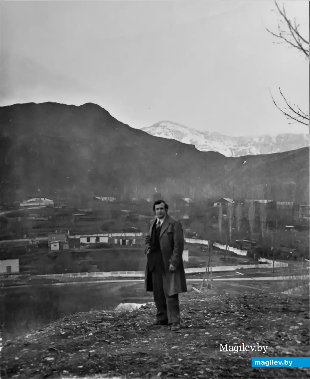 За спиной у композитора горы Кыргызстана. 1970-е годы.