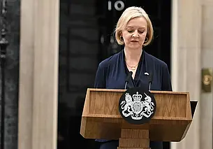 Лиз Трасс объявила об отставке спустя 44 дня на посту премьера Великобритании