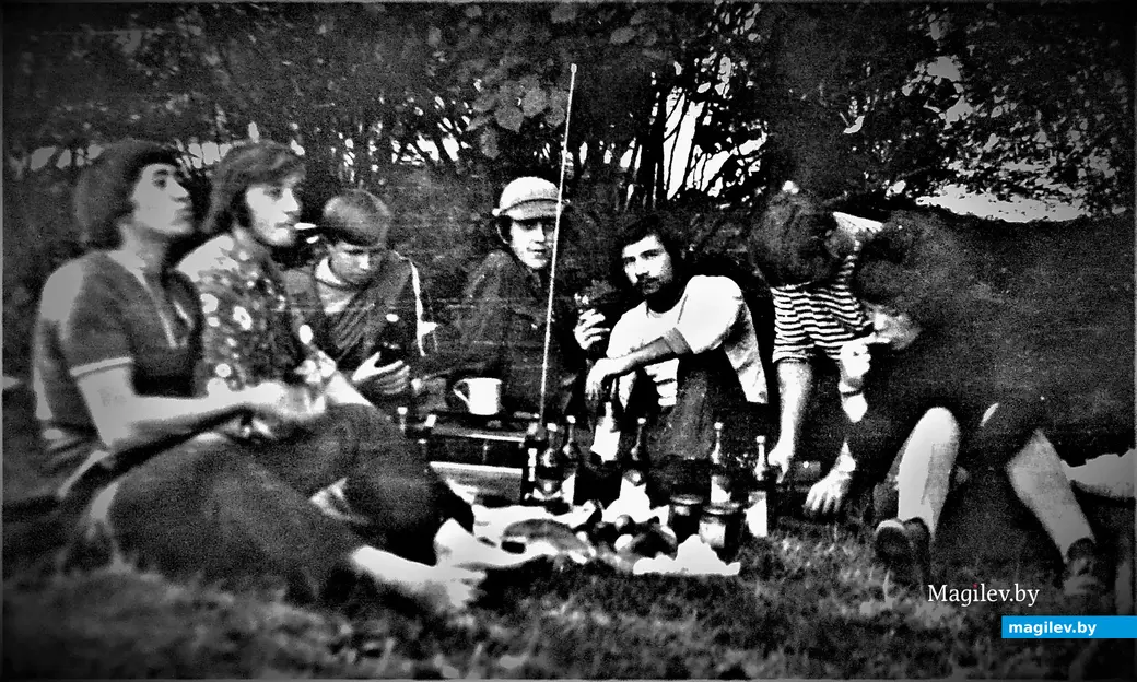 ...А обед по расписанию. Под Могилевом, 1970-е годы.