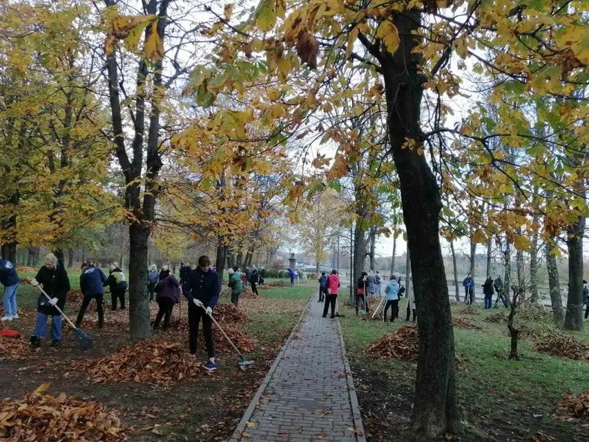 Могилев, 22 октября 2022 года. Общегородской субботник. Фото: Вестнiк Магiлева.