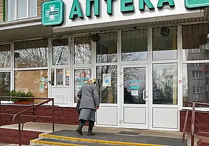 Можно и травкой, особенно, если талончика не достать. Спросили бобруйчан, как они лечатся