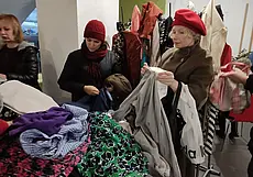 «Атмосфера такая винтажная, это круто»: в Могилеве прошла ярмарка бесплатных вещей