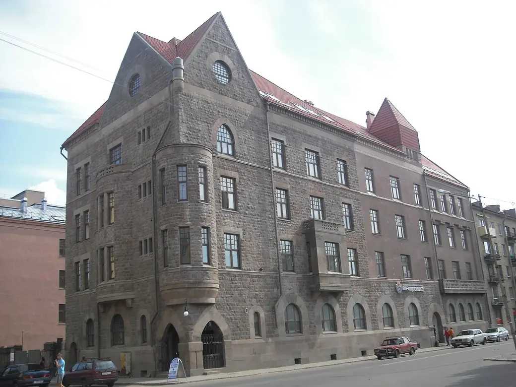 Прыклад архітэктуры паўночнага мадэрну: прыбытковы будынак гандлёвай фірмы «Хякли, Лаллукка и К°», Выбарг. Фота з Вікіпедыі