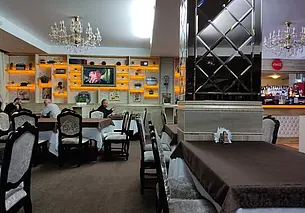 Замурованная в стене «Волга» и арифмометр в качестве декора: чем удивляет ресторан «Винтаж» в Могилеве