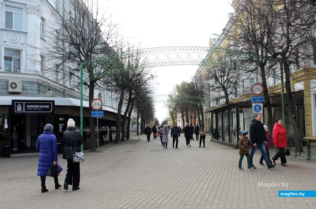 Улица Ленинская - пешеходная улица Могилева. Октябрь 2022 года.