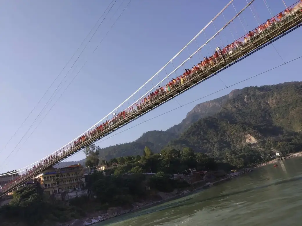 Ганг, подвесной мост.