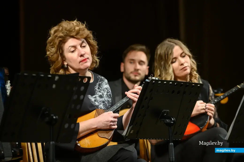 27.10.2022. Бобруйск. Отчетный концерт преподавателей детской школы искусств им. Е.К.Тикоцкого «Осенний вернисаж». Народный инструментальный ансамбль «Бурлеска» (рук.