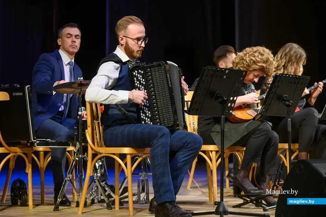 27.10.2022. Бобруйск. Отчетный концерт преподавателей детской школы искусств им. Е.К.Тикоцкого «Осенний вернисаж». Народный инструментальный ансамбль «Бурлеска» (рук.