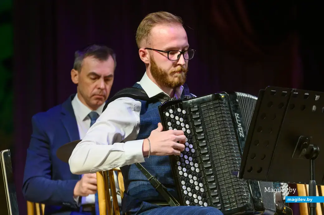 27.10.2022. Бобруйск. Отчетный концерт преподавателей детской школы искусств им. Е.К.Тикоцкого «Осенний вернисаж». Народный инструментальный ансамбль «Бурлеска» (рук.