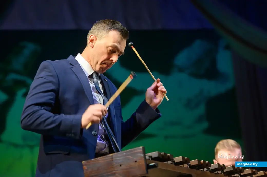 27.10.2022. Бобруйск. Отчетный концерт преподавателей детской школы искусств им. Е.К.Тикоцкого «Осенний вернисаж». Народный инструментальный ансамбль «Бурлеска» (рук.