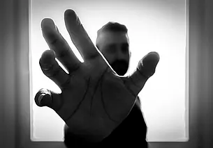 Эксперты нашли на стекле следы рук. Подозреваемый в краже бобруйчанин задержан