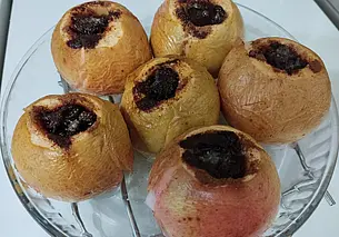 Готовим сами: запеченные яблоки с изюмом и корицей