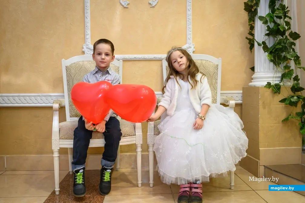 28.10.2022. Бобруйск. Дядя Богдан и его племянница Мирослава.