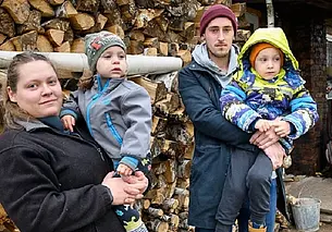 Многодетная семья оставила квартиру в Бобруйске ради домика в деревне. Что дальше?