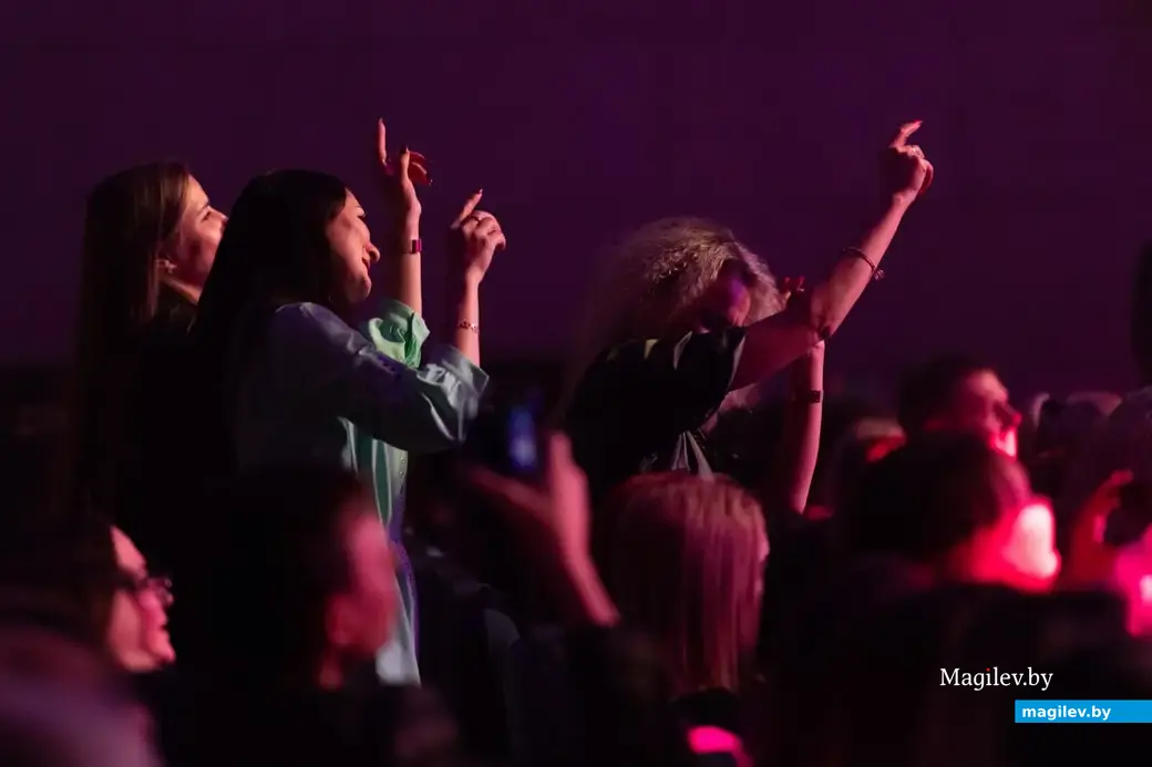 30.10.2022 г. Могилев, ДК области. Во время концерта Стаса Пьехи зрительницы отрывались