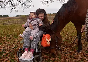 «Я видел ребенка, который не мог ходить, но он сидел на лошади и смеялся»