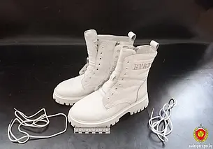 Девять месяцев могилевчанка безрезультатно пыталась вернуть некачественную обувь