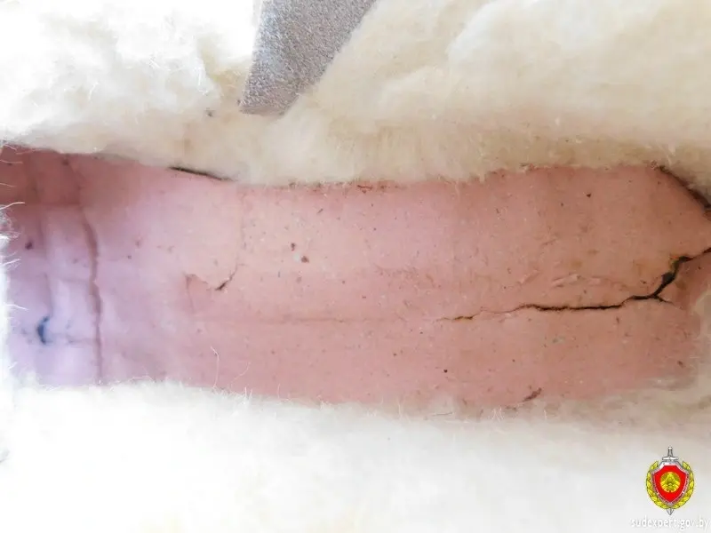 Потрескавшаяся стелька полусапожек. Фото управления Госкомитета судебных экспертиз по Могилевской области