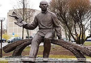 140-лет со дня рождения Якуба Коласа: в Столбцах открыли памятник классику. Фотофакт