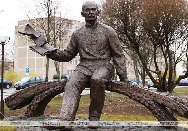 140-лет со дня рождения Якуба Коласа: в Столбцах открыли памятник классику. Фотофакт