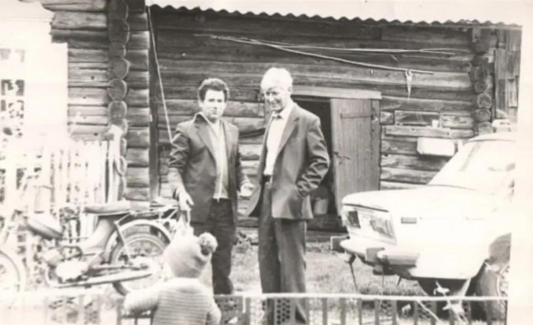 16. Александр и зять с Украины в белорусской деревне Кныши.