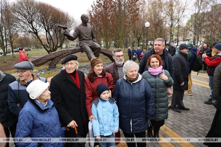 3 ноября 2022 года. В Столбах открыли памятник классику белорусской литературы Якубу Коласу.