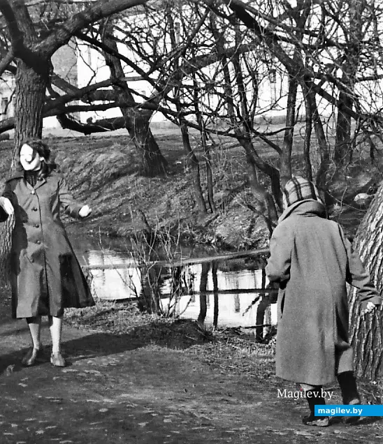 Таня Туленкова (слева) forever!. Могилев, Дубровенка, 1970-е годы.