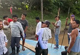 Индейцы Перу взяли в заложники туристов, чтобы привлечь внимание к экологии