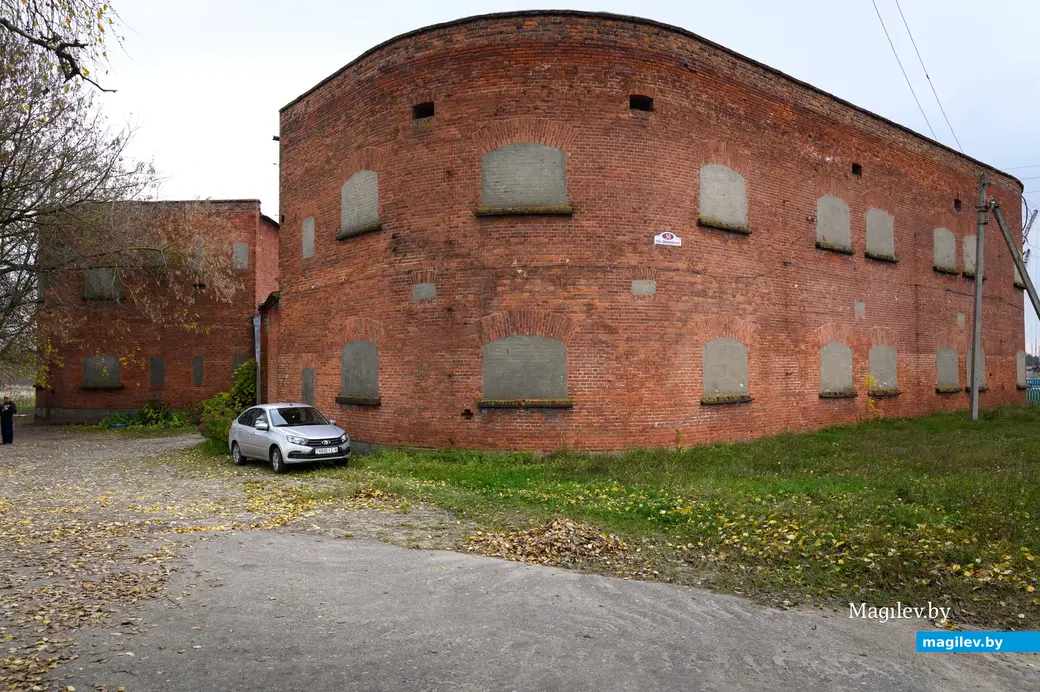 28.10.2022. Бобруйск. Казематированная башня крепостного люнета на переулке Циолковского, 30. Памятник архитектуры.