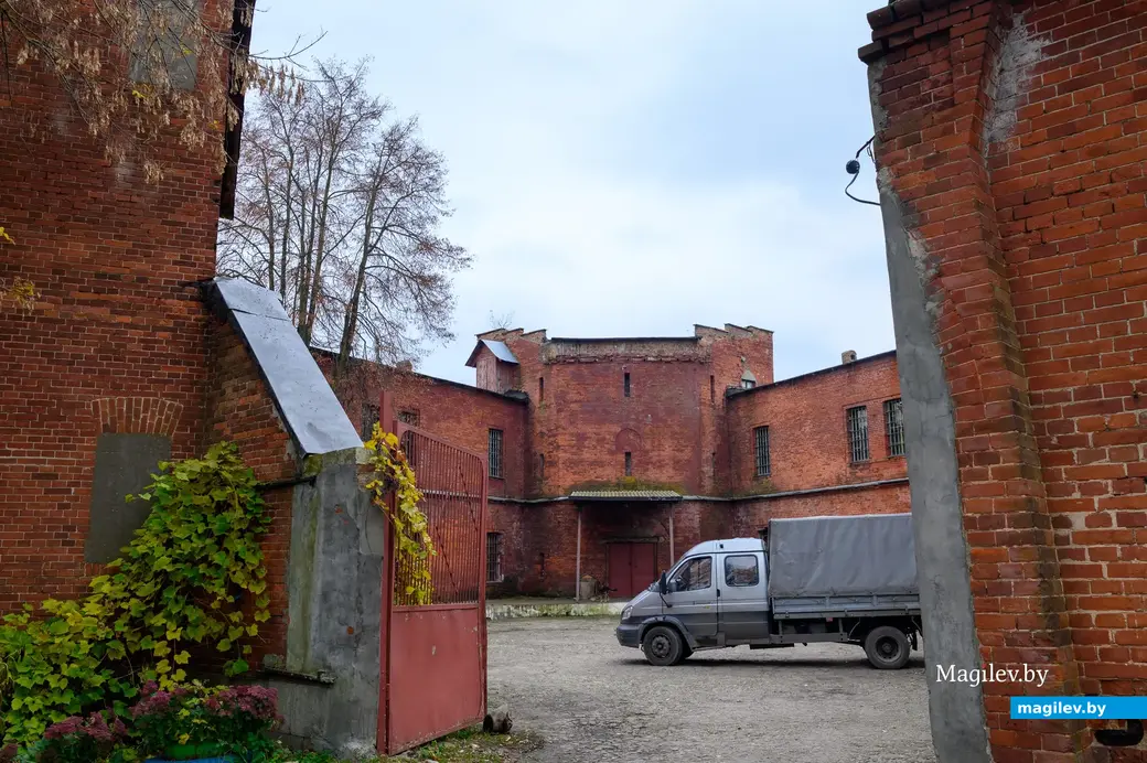 28.10.2022. Бобруйск. Казематированная башня крепостного люнета на переулке Циолковского, 30. Памятник архитектуры.