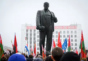 На площади Ленина в Бобруйске отметили 105-летие Октябрьской революции. Наш фоторепортаж