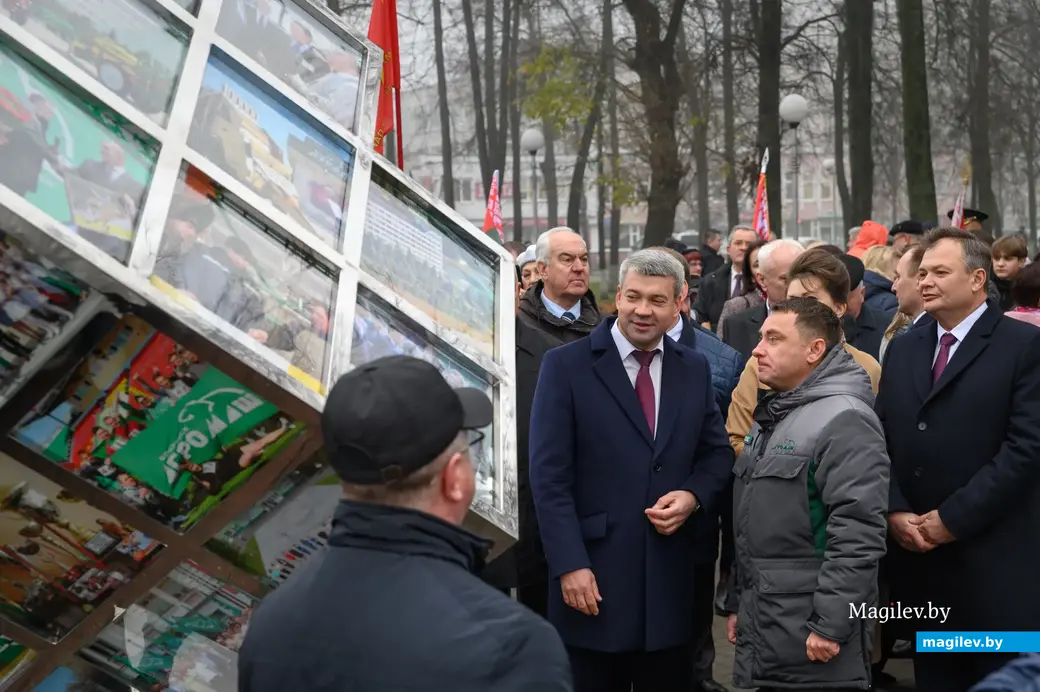 07.11.2022. Бобруйск. Торжественное открытие Аллеи трудовой славы на улице Минской.