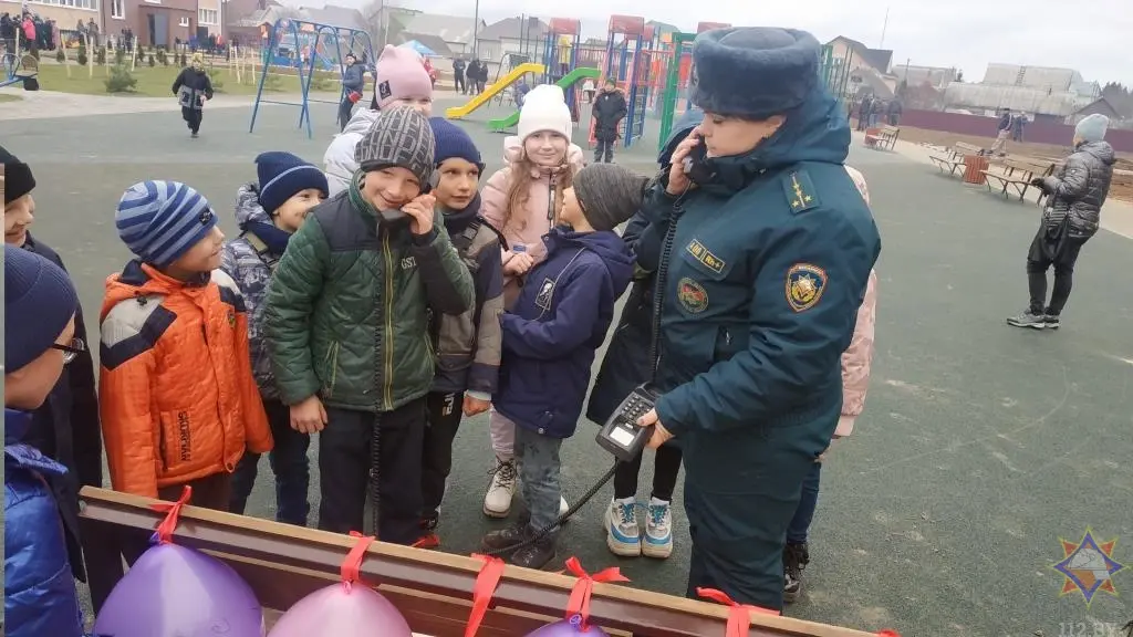 Спасатели напомнили, как вызвать помощь в случае пожара или другой чрезвычайной ситуации. Фото: сайт mogilev.mchs.gov.by.