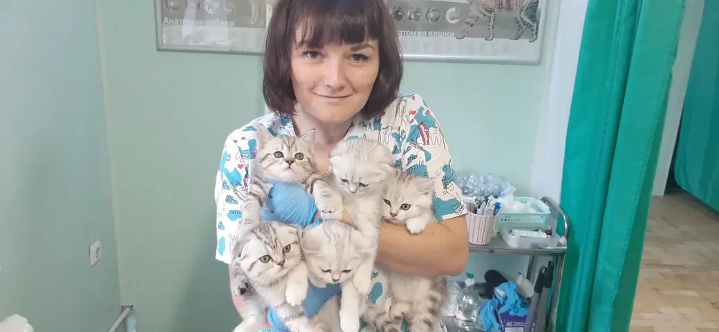 Ветврач Юлия Ашейчик со своими маленькими пациентами.