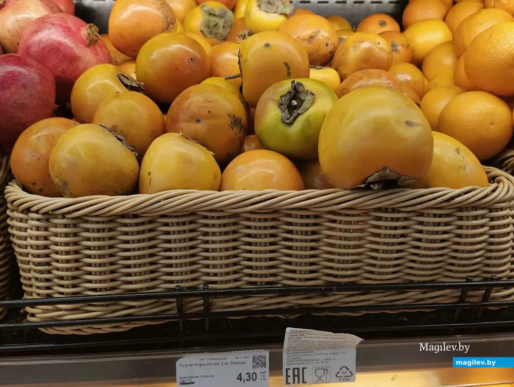 Торговый центр «Грин». Могилев, ноябрь, 2022 год. Хурма из Узбекистана.