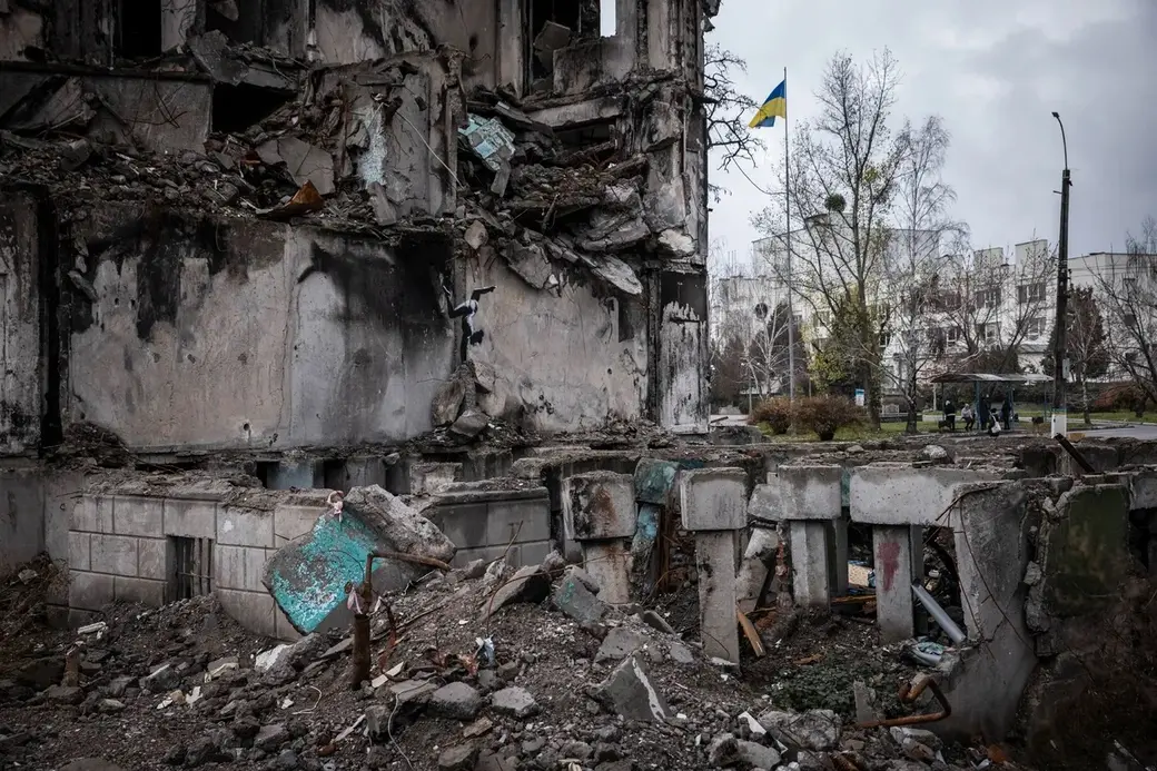 Бэнкси нарисовал картину на стене разрушенного дома под Киевом. Фото: Getty Images