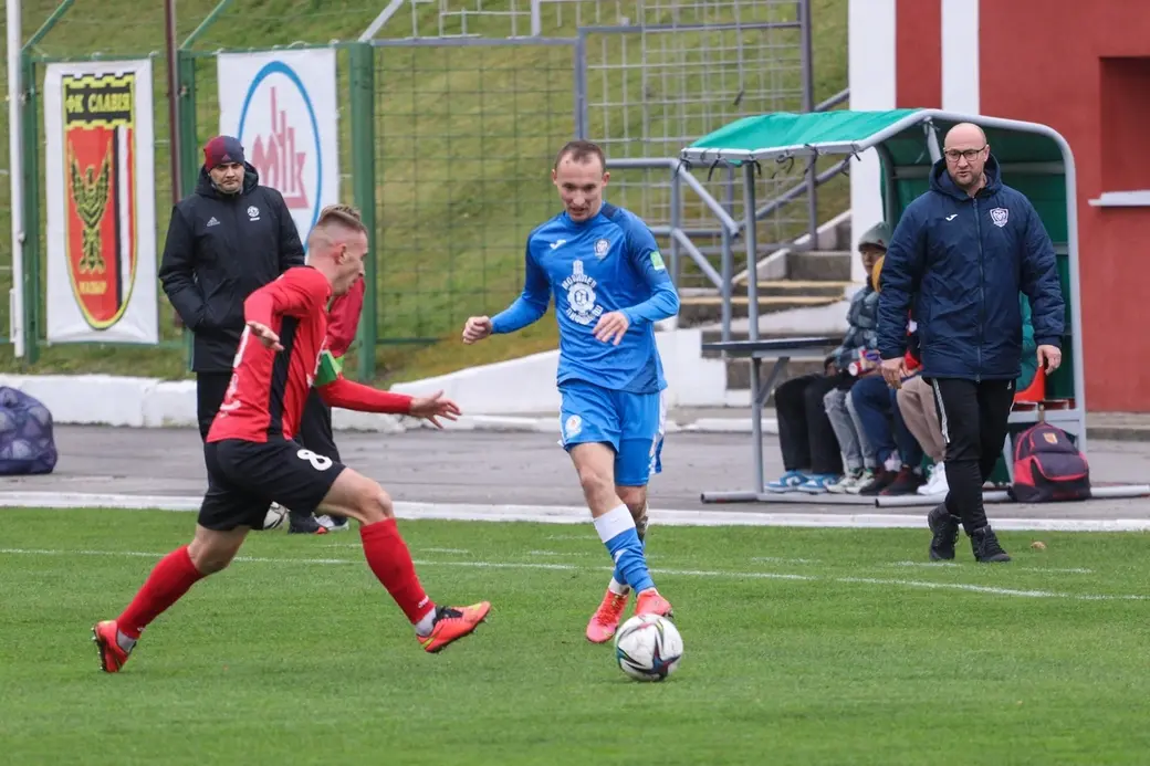 Чемпионат Беларуси по футболу. Встреча в Мозыре между Славией и Днепром. Счет: 5:0.