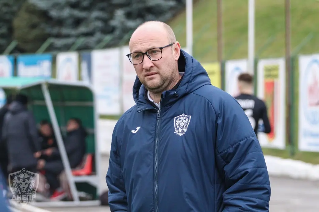 Исполняющий обязанности главного тренера Евгения Молчана. Фото: fc-dnepr.by
