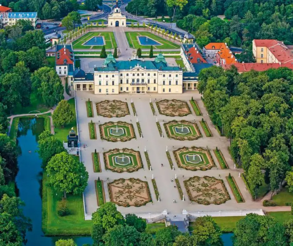 Белосток. Дворец Браницких летом. Фото: polsha24.com.