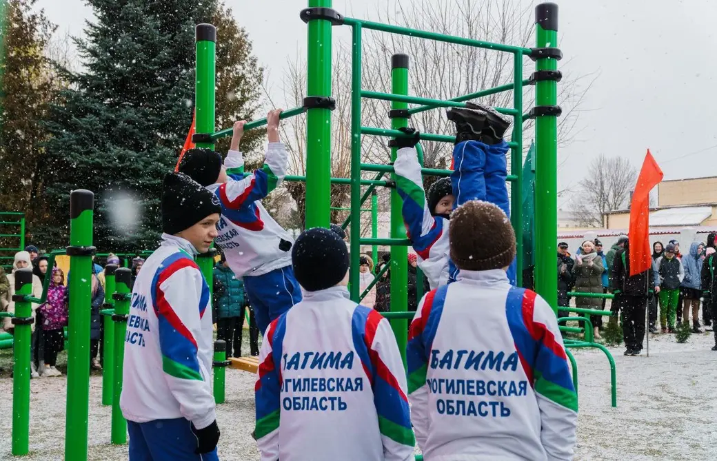 Воркаут-площадка в Могилеве. Ноябрь 2022 года. Фото телеграмм-канал «Могилев – мой город».