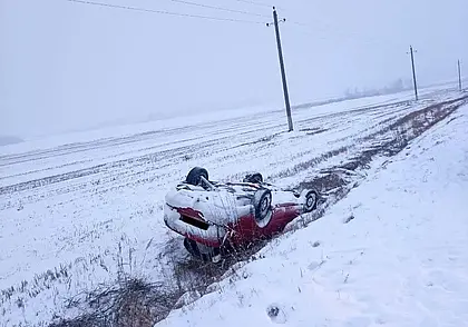 В Могилевском районе съехал в кювет и опрокинулся Mitsubishi