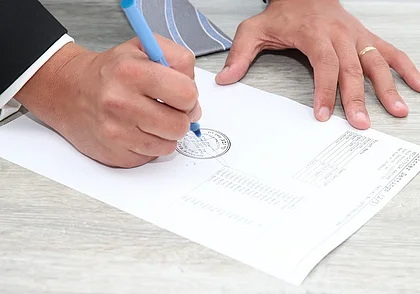 Дочь за границей, сын в ИК... Как оформить доверенность?