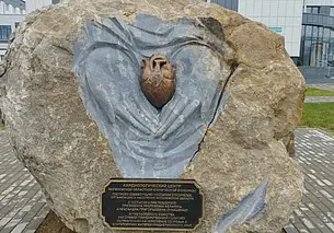 Первая операция по пересадке сердца и зачем курсантам лопаты: обзор СМИ за минувший день