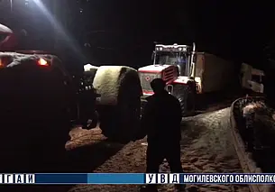 Водитель фуры не справился с управлением и съехал в кювет