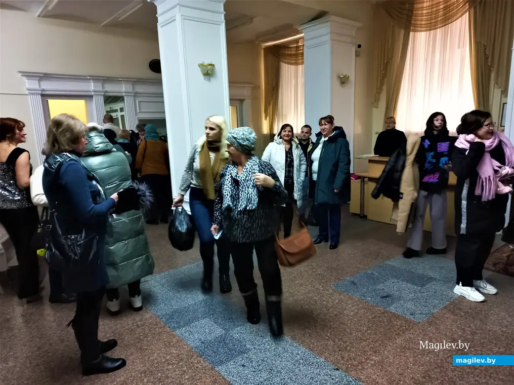 Публика находилась в предвкушении праздника песни. Концерт вокального ансамбля эстрадной песни «Встреча». Могилев, 25.11.2022 года.