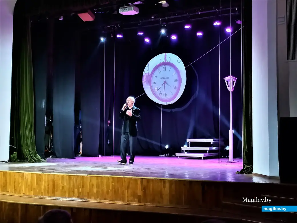 Поет Сергей Войцехович. Концерт вокального ансамбля эстрадной песни «Встреча». Могилев, 25.11.2022 года.