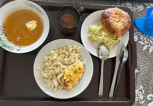 Могут ли щи быть вкусными без мяса: узнали, пообедав в столовой МГОИРО за 9 рублей