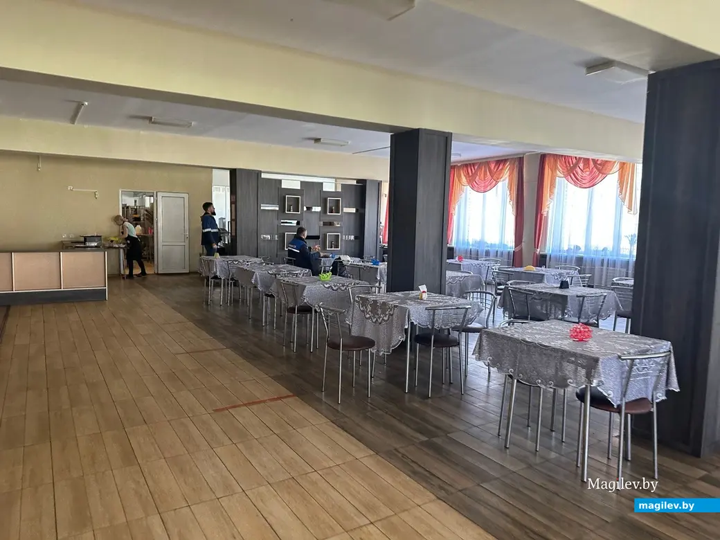 Столовая определенно не пустует. Могилев, столовая МГОИРО, 21.04.2023 года.